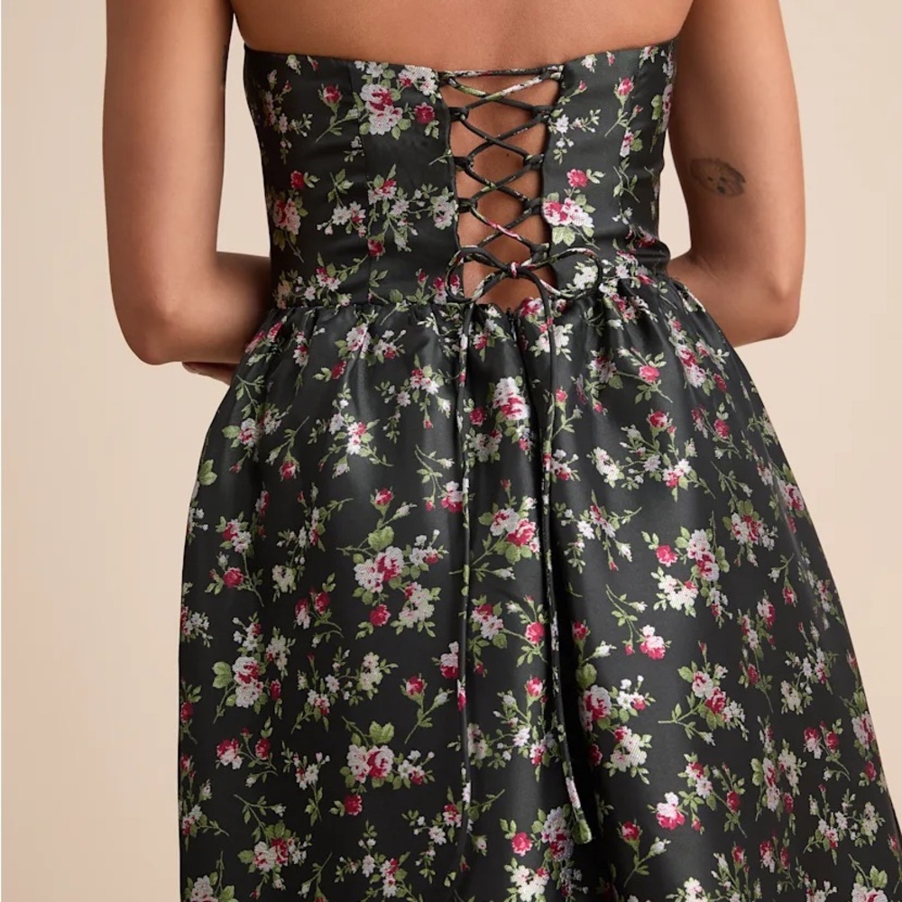 Lulu's Black Floral Strapless Wedding Guest Dress - Picture 4 of 5
